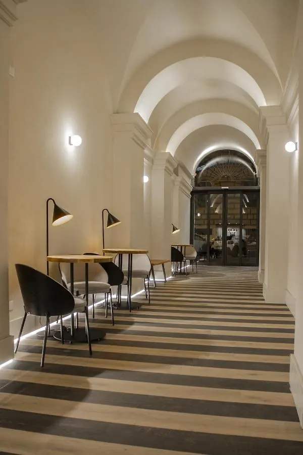 Room Select Via Veneto Рим 4*,