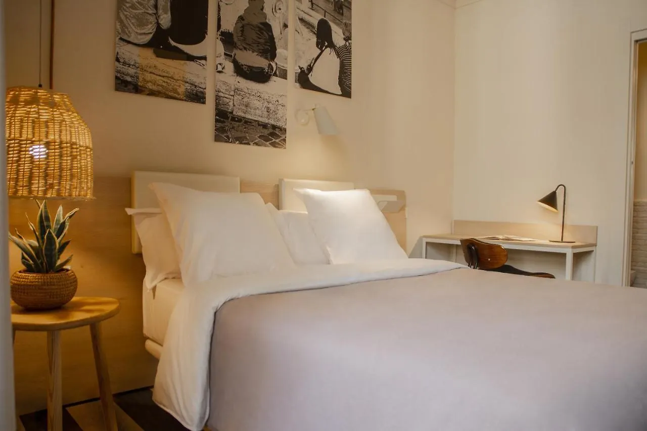 Room Select Via Veneto Рим 4*,